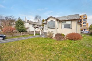 Photo 3: 811 RODERICK Avenue in Coquitlam: Coquitlam West House for sale : MLS®# R2672781
