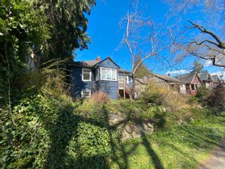 Photo 2: 2041 E 6TH Avenue in Vancouver: Grandview Woodland House for sale (Vancouver East)  : MLS®# R2766232