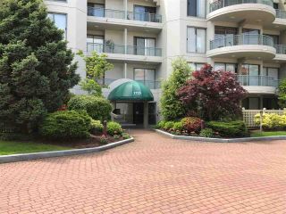 Photo 2: 206 1725 MARTIN Drive in Surrey: Sunnyside Park Surrey Condo for sale in "Southwynd" (South Surrey White Rock)  : MLS®# R2172943