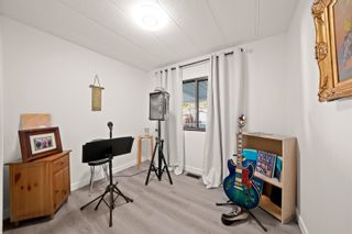 Photo 13: 27 4200 DEWDNEY TRUNK Road in Coquitlam: Ranch Park Manufactured Home for sale in "HIDEAWAY" : MLS®# R2755051