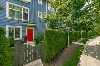 Photo 2: 2 16337 15 Avenue in Surrey: King George Corridor Townhouse for sale in "Dawson Creek" (South Surrey White Rock)  : MLS®# R2803033