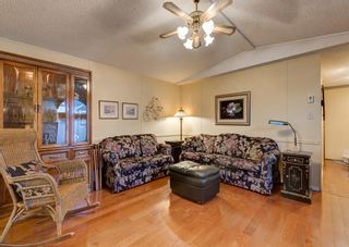 Photo 5: 29 Erin Woods Circle SE in Calgary: Erin Woods Detached for sale : MLS®# A2007771