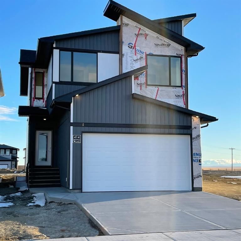 Main Photo: 414 Miners Chase W in Lethbridge: House for sale : MLS®# A1188398
