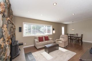 Photo 5: 888 Beckwith Ave in VICTORIA: SE Lake Hill House for sale (Saanich East)  : MLS®# 813737