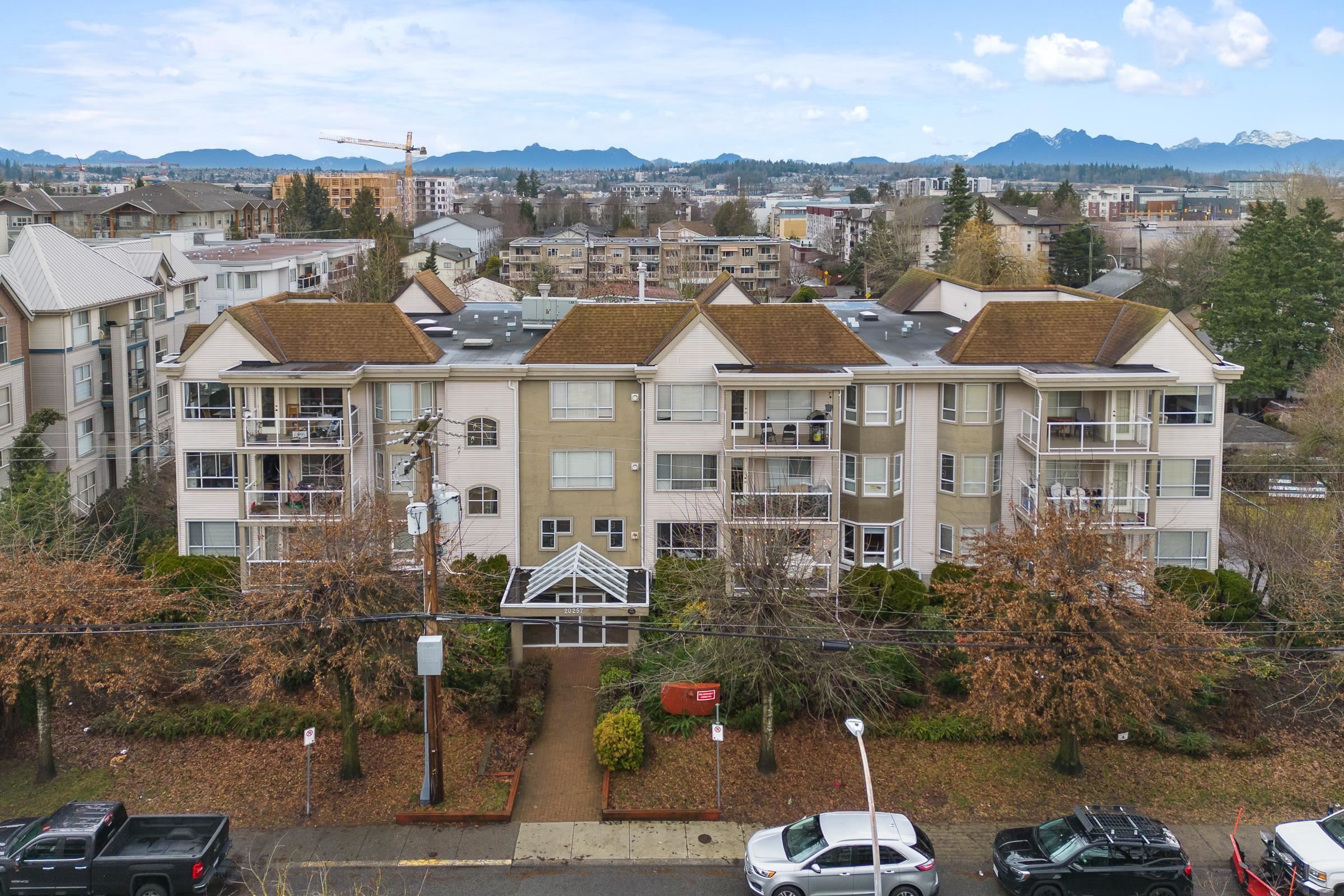 Main Photo: 104 20257 54 Avenue in Langley: Langley City Condo for sale in "Oxford Court" : MLS®# R2845170