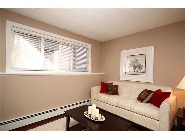 Photo 3: Photos: 7 605 67 Avenue SW in CALGARY: Kingsland Condo for sale (Calgary)  : MLS®# C3446570