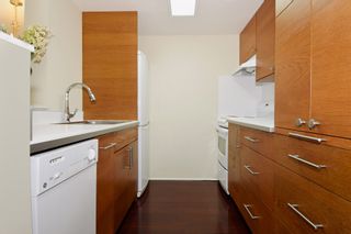 Photo 2: 402 838 AGNES Street in New Westminster: Downtown NW Condo for sale in "WESTMINSTER TOWERS" : MLS®# R2099481