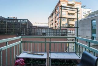 Photo 7: 213 1 E CORDOVA Street in Vancouver: Downtown VE Condo for sale in "CARROLL STATION" (Vancouver East)  : MLS®# R2587442