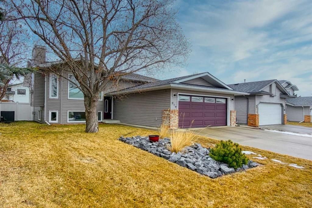 Main Photo: 516 Meadowbrook Bay SE: Airdrie Detached for sale : MLS®# A2105644