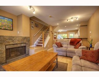 Photo 2: 7480 HAWTHORNE Terrace in Burnaby: Highgate Townhouse for sale in "ROCKHILL" (Burnaby South)  : MLS®# V795963