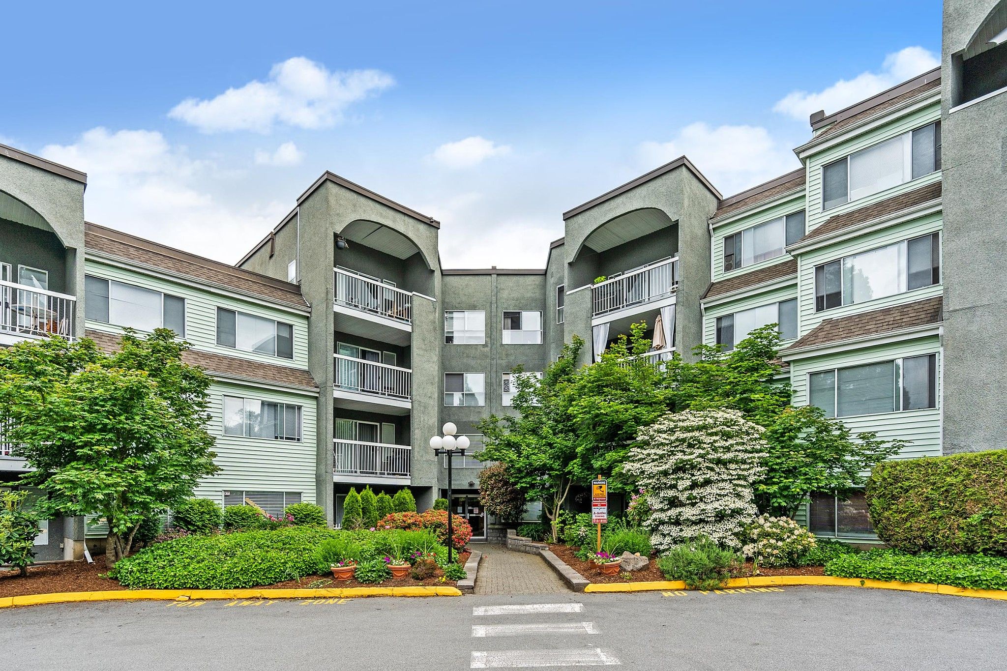 Main Photo: 1 5700 200 Street in Langley: Langley City Condo for sale in "LANGLEY VILLAGE" : MLS®# R2594360