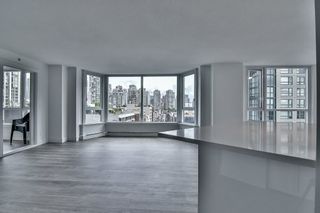 Photo 5: 1106 388 DRAKE Street in Vancouver: Yaletown Condo for sale in "GOVERNOR'S TOWER" (Vancouver West)  : MLS®# R2162040