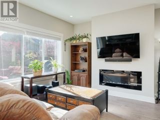 Photo 2: 3416 Fuji Crt in Langford: House for sale : MLS®# 960731