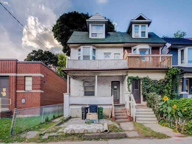 Main Photo: 338 Coxwell Avenue in Toronto: Greenwood-Coxwell House (2 1/2 Storey) for sale (Toronto E01)  : MLS®# E4260071