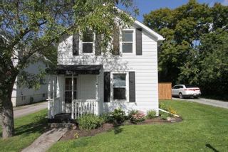 Photo 4: 304 Bay Street in Brock: Beaverton House (1 1/2 Storey) for sale : MLS®# N4914458