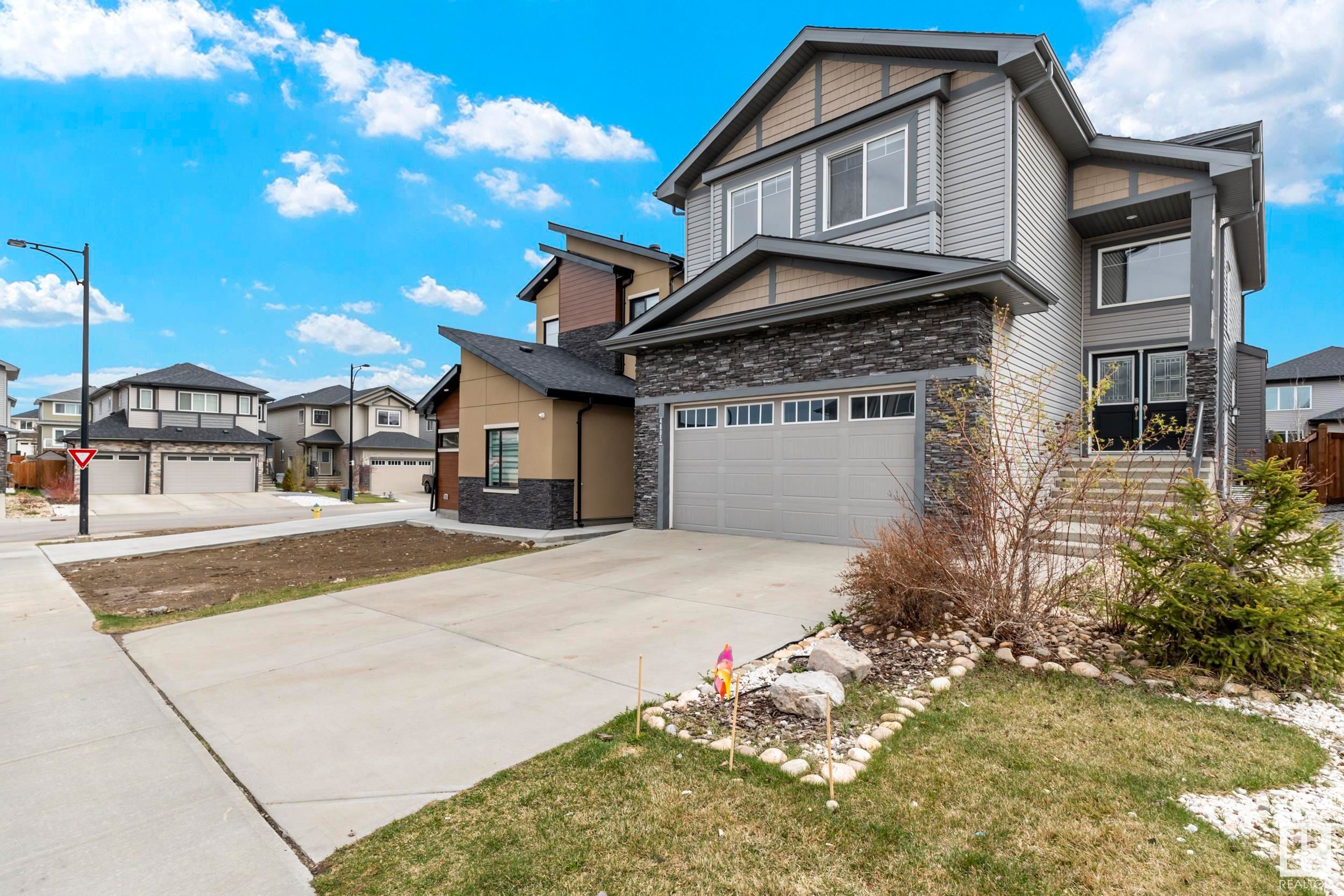 Main Photo: 4805 CHARLES Court in Edmonton: Zone 55 House for sale : MLS®# E4386532