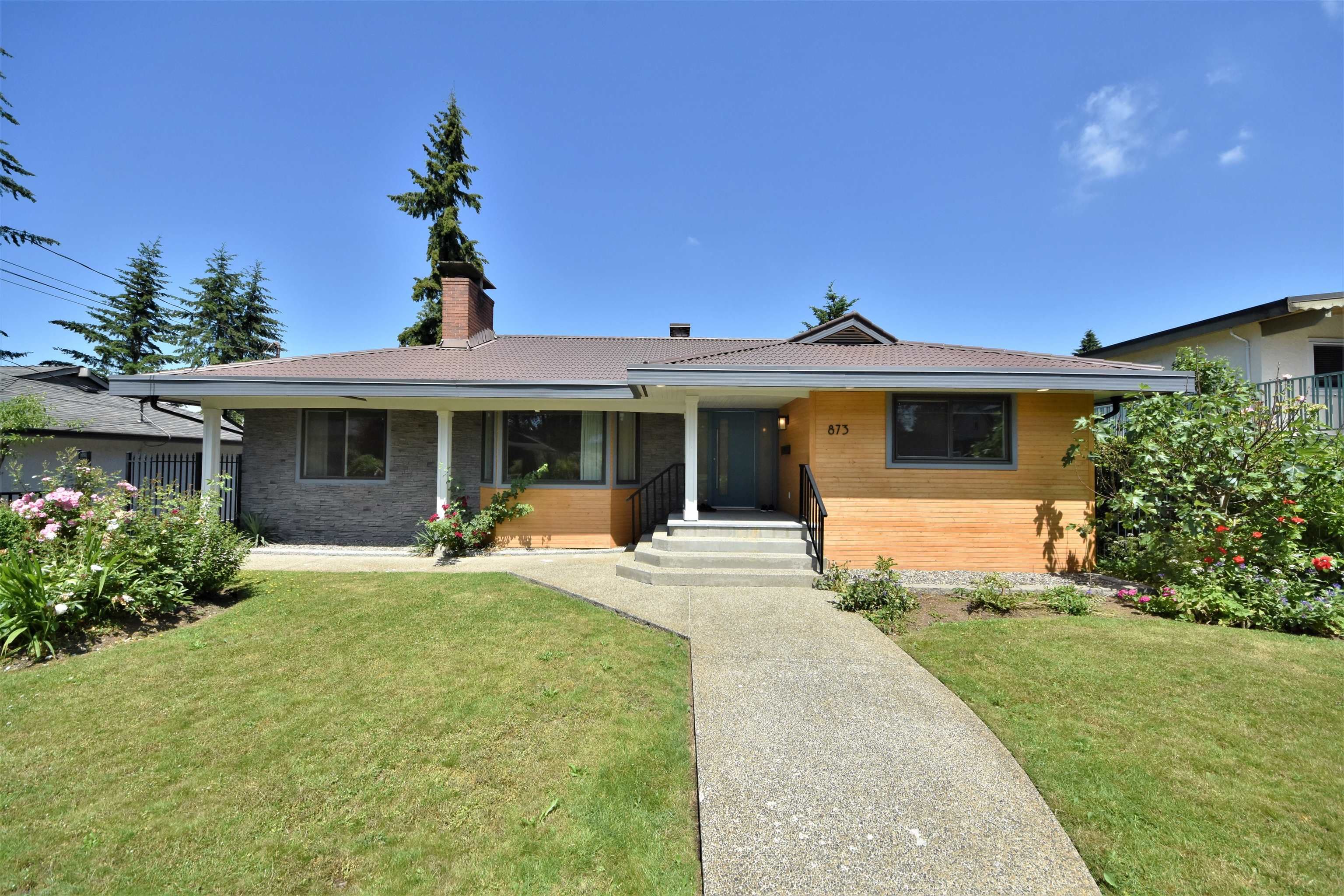 Main Photo: 873 CORNELL Avenue in Coquitlam: Coquitlam West House for sale : MLS®# R2704489