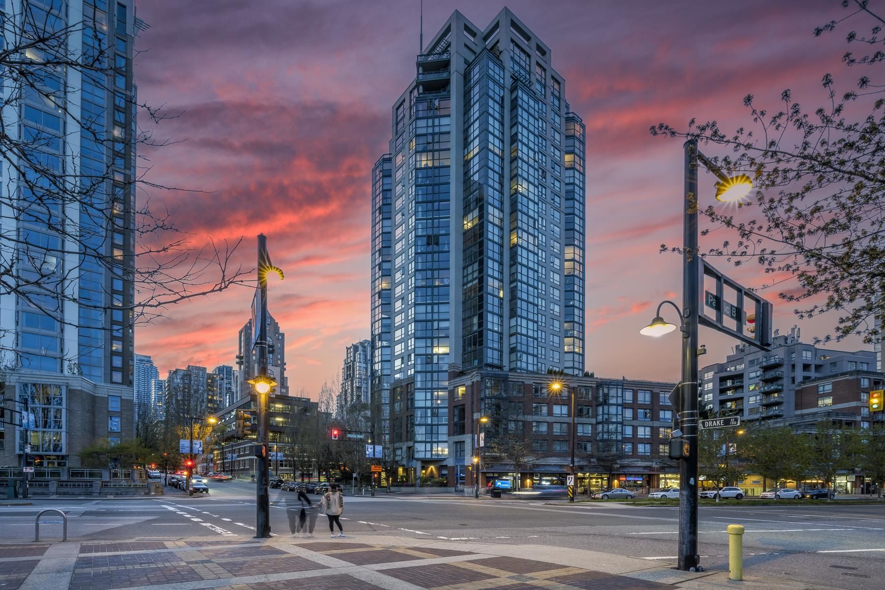 Main Photo: 2302 289 DRAKE Street in Vancouver: Yaletown Condo for sale in "Park View Tower" (Vancouver West)  : MLS®# R2681851