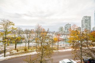 Photo 35: 3A 1067 MARINASIDE Crescent in Vancouver: Yaletown Townhouse for sale in "Quaywest" (Vancouver West)  : MLS®# R2776862