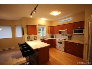 Photo 7: 210 Stoneridge Pl in VICTORIA: VR Hospital House for sale (View Royal)  : MLS®# 718015