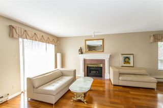 Photo 4: 4 849 TOBRUCK Avenue in North Vancouver: Mosquito Creek Townhouse for sale in "Garden Terrace" : MLS®# R2449019