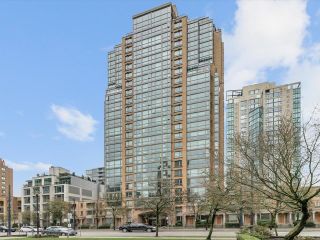 Photo 1: 2210 1188 RICHARDS Street in Vancouver: Yaletown Condo for sale in "Park Plaza" (Vancouver West)  : MLS®# R2669267