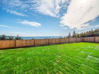 Photo 19: 5626 KINGBIRD Crescent in Sechelt: Sechelt District House for sale in "SilverStone Heights Phase2" (Sunshine Coast)  : MLS®# R2410209