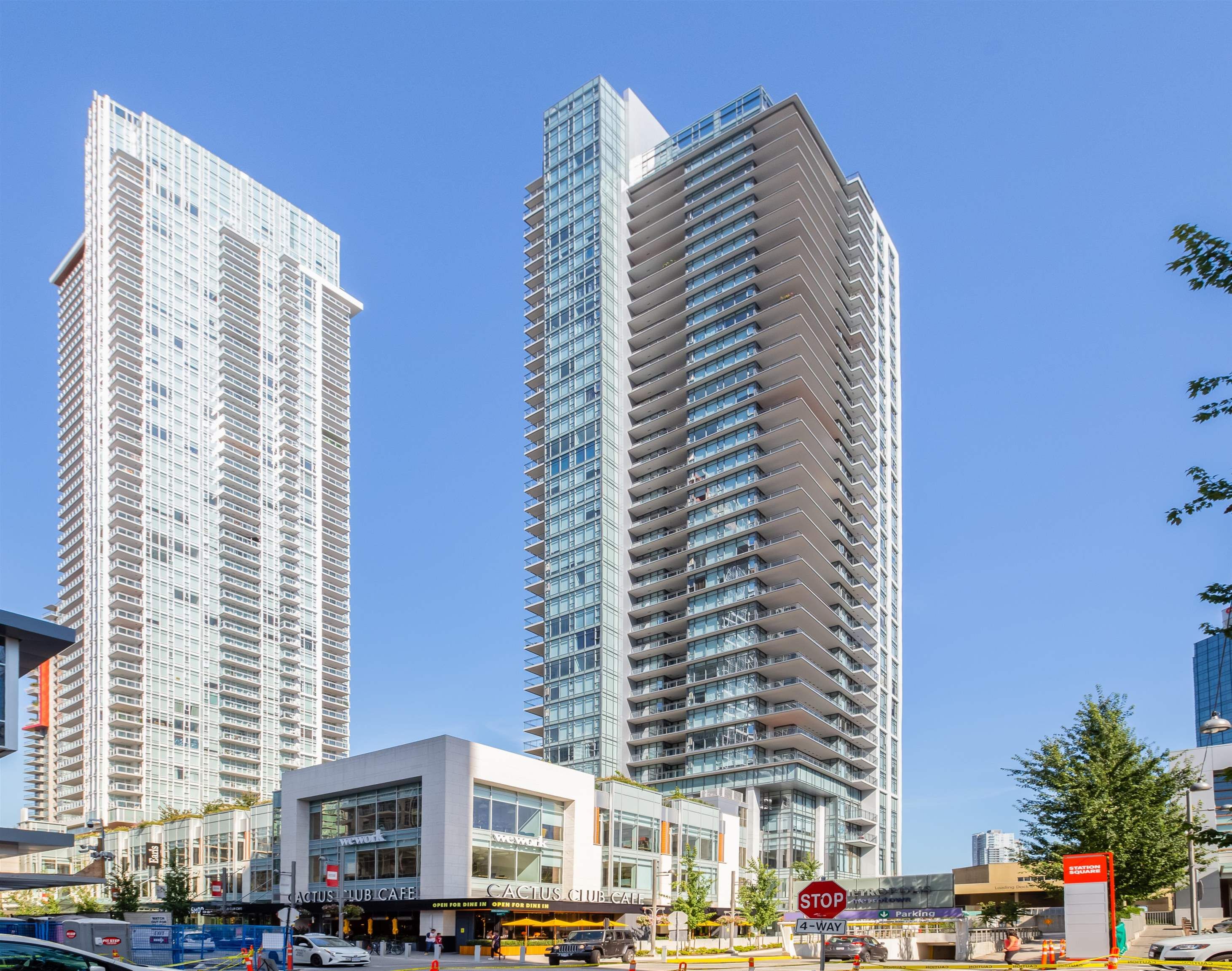 Main Photo: 1605 6098 STATION Street in Burnaby: Metrotown Condo for sale (Burnaby South)  : MLS®# R2817107