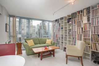 Photo 1: 2205 930 CAMBIE Street in Vancouver: Yaletown Condo for sale in "Pacific Place Landmark II" (Vancouver West)  : MLS®# R2394764