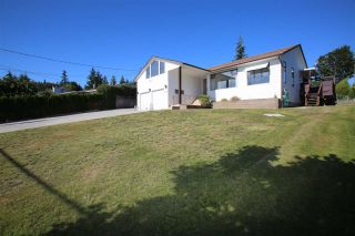 Photo 2: 4984 GEER Road in Sechelt: Sechelt District House for sale (Sunshine Coast)  : MLS®# R2085314