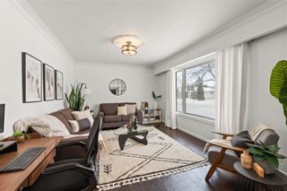 Photo 3: 270 Kingsford Avenue in Winnipeg: North Kildonan Residential for sale (3F)  : MLS®# 202400982