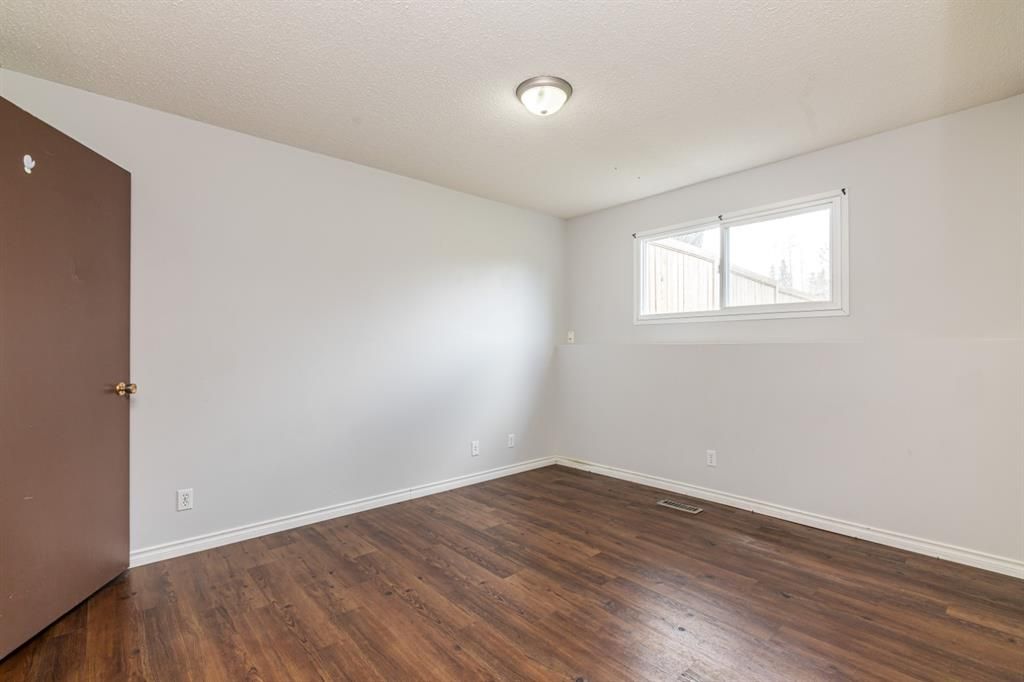 Photo 7: Photos: 44 Page Avenue: Red Deer Semi Detached for sale : MLS®# A1215205