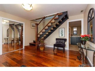 Photo 3: 1891 Hillcrest Ave in VICTORIA: SE Gordon Head House for sale (Saanich East)  : MLS®# 753253