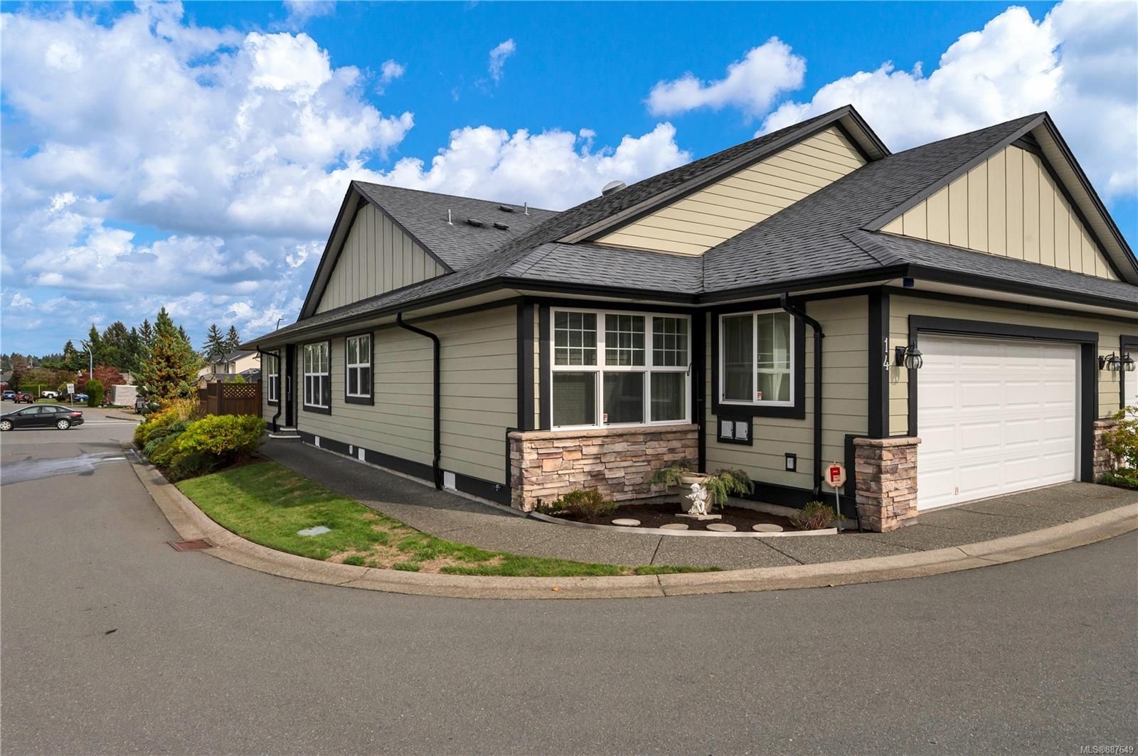 Main Photo: 14 611 Hilchey Rd in Campbell River: CR Willow Point Half Duplex for sale : MLS®# 887649