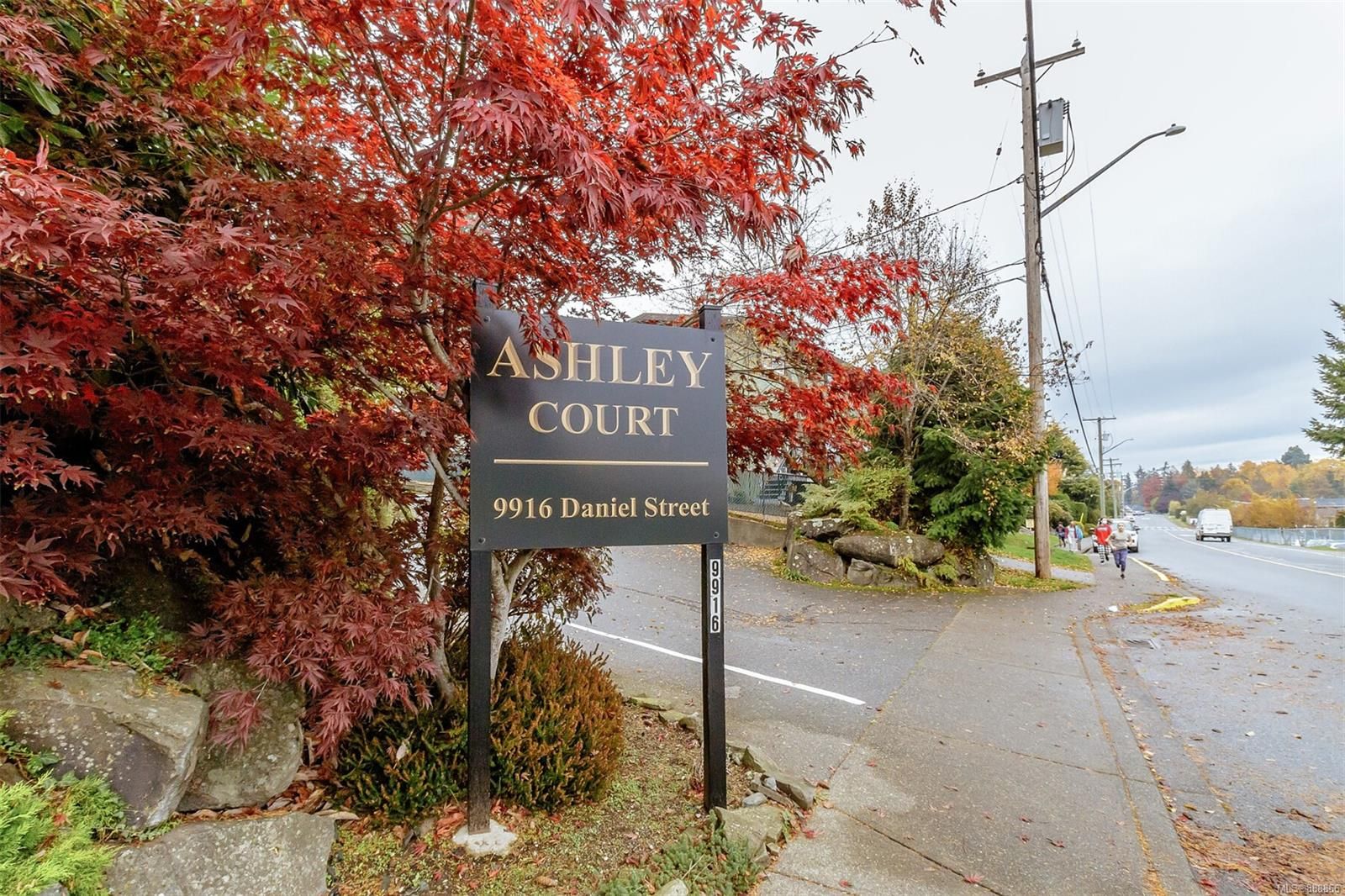 Ashley Court Sign at Street