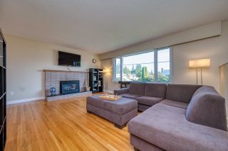 Photo 12: 2051 WINSLOW Avenue in Coquitlam: Central Coquitlam House for sale : MLS®# R2712481