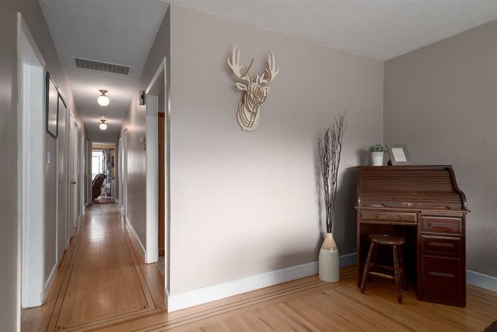 Photo 11: Photos: 836 E 11TH Street in North Vancouver: Boulevard House for sale : MLS®# R2306169
