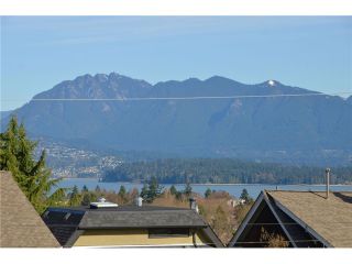 Photo 4: 3697 W 15TH Avenue in Vancouver: Point Grey House for sale in "Point Grey" (Vancouver West)  : MLS®# V1107915