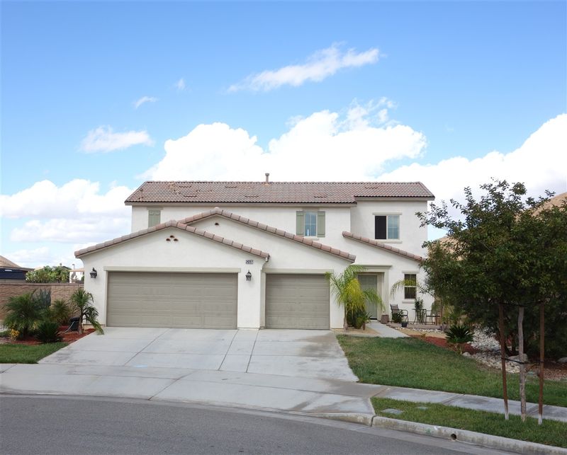 FEATURED LISTING: 34207 Sundew Ct Lake Elsinore