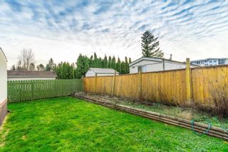 Photo 3: 1892 SHORE Crescent in Abbotsford: Central Abbotsford Manufactured Home for sale in "Park Meadow" : MLS®# R2637272
