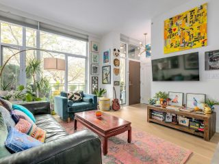 Photo 4: 250 E 7TH AVENUE in Vancouver: Mount Pleasant VE Townhouse for sale (Vancouver East)  : MLS®# R2693503