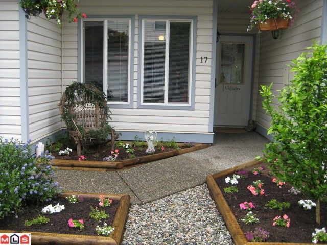 Main Photo: 17 21579 88B Avenue in Langley: Walnut Grove Townhouse for sale in "CARRIAGE PARK"