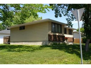 Photo 5: 320 TREMAINE Avenue in Regina: Walsh Acres Single Family Dwelling for sale (Regina Area 01)  : MLS®# 506223