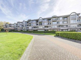 Photo 1: 221 525 WHEELHOUSE Square in Vancouver: False Creek Condo for sale in "Henley Court" (Vancouver West)  : MLS®# R2163432