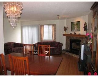 Photo 3: 101 15529 87A Avenue in Surrey: Fleetwood Tynehead Townhouse for sale in "EVERGREEN ESTATES" : MLS®# F2906932