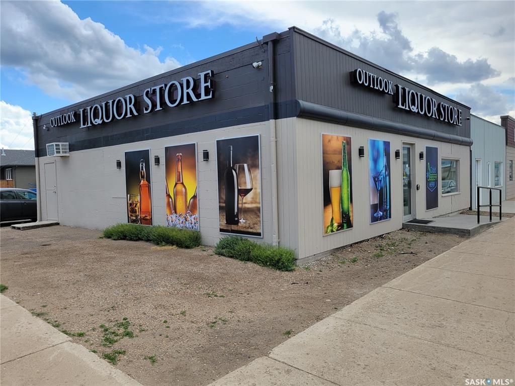 Main Photo: 213 Saskatchewan Avenue East in Outlook: Commercial for sale : MLS®# SK935528