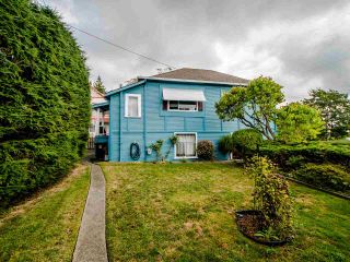 Photo 4: 221 TOWNSEND Place in New Westminster: Queens Park House for sale : MLS®# R2404143