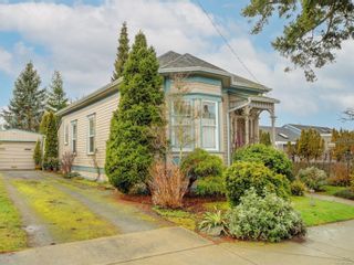 Photo 1: 1121 Caledonia Ave in Victoria: Vi Fernwood House for sale : MLS®# 920616