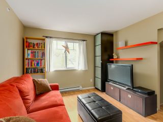 Photo 13: 2422 E 8 Avenue in Vancouver: Renfrew VE Townhouse for sale in "8th Avenue Garden Apartment" (Vancouver East)  : MLS®# R2073648