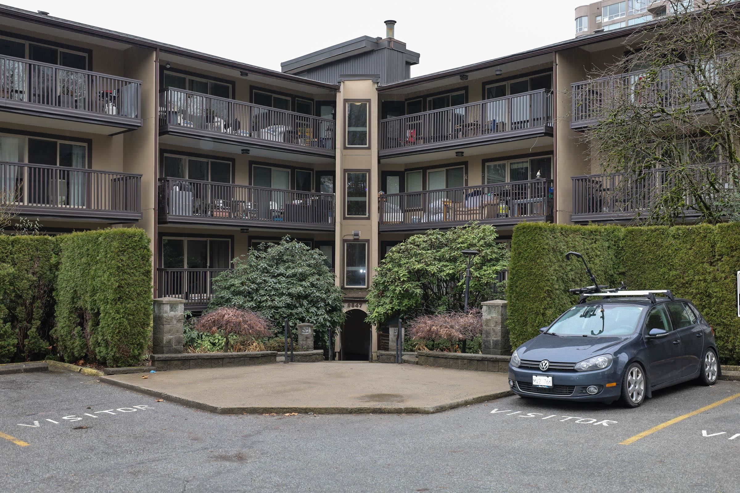 Main Photo: 323 9847 MANCHESTER Drive in Burnaby: Cariboo Condo for sale in "Barclay Woods" (Burnaby North)  : MLS®# R2658366